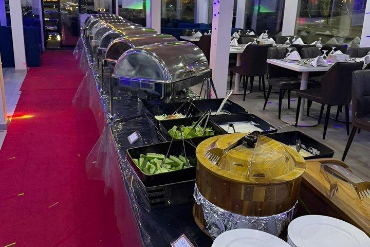 ロイヤル・リバティ・フローティング・レストランでの夕食クルーズ