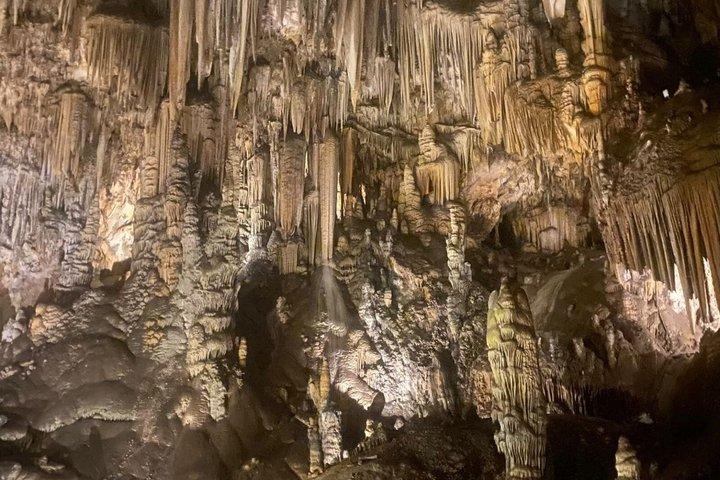 フリヒリアナとネルハ：マラガとコスタ・デル・ソルから訪れる洞窟