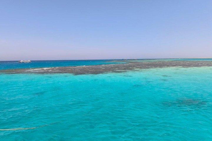 ハルガダでの水中アドベンチャー シースコープ半潜水艇ツアー