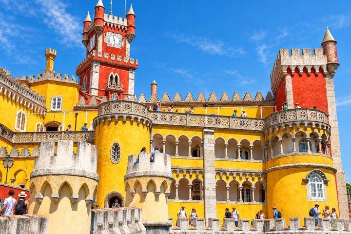 Privat dagstur till Sintra med Pena Palace, Regaleira, Cascais och Roca