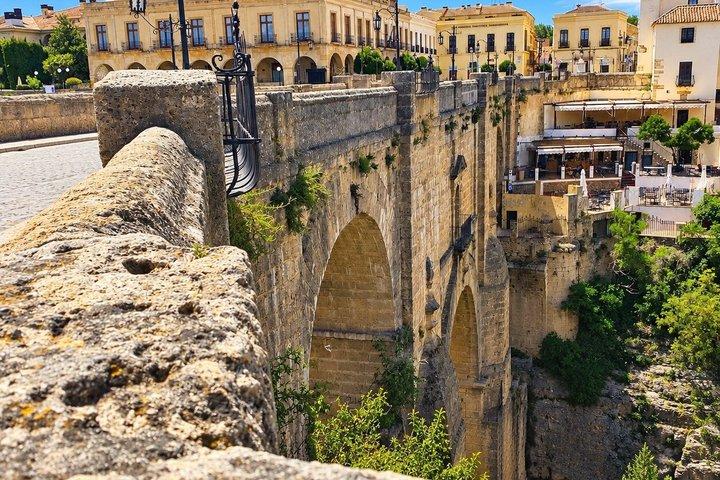 コスタ・デル・ソルからロンダとセテニルへの日帰り旅行