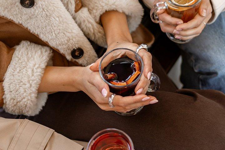 ブダペスト：ドナウ川での飲み放題のホットワインクルーズ