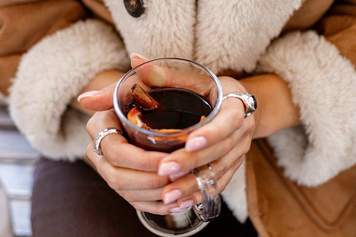 ブダペスト：ドナウ川での飲み放題のホットワインクルーズ
