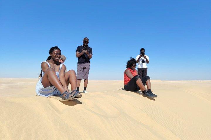 カイロからファイユームオアシスとワディ・エル・ラヤンへの砂漠アドベンチャー