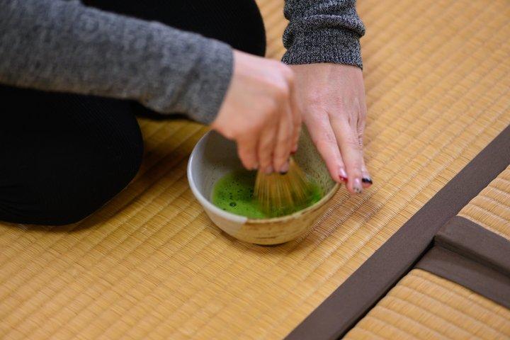 東京近郊の桜の中での僧侶とのプライベート禅瞑想と茶会