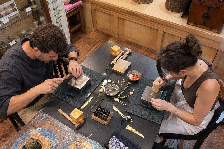 東京・浅草：職人と一緒に自分だけの簪（かんざし）を作る