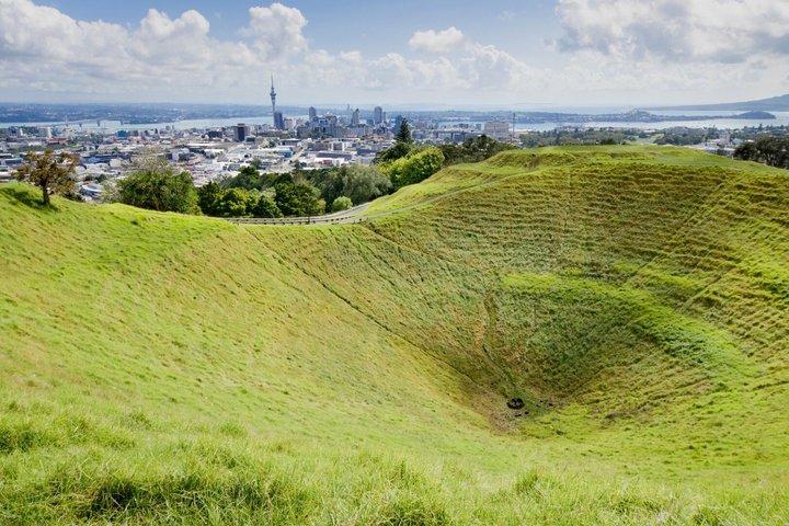 オークランドの火山を巡るプライベート半日ツアー