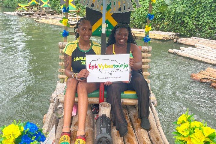 Montego Bay: Bamboo Rafting & Limestone Massage