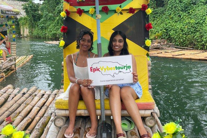 Montego Bay: Bamboo Rafting & Limestone Massage