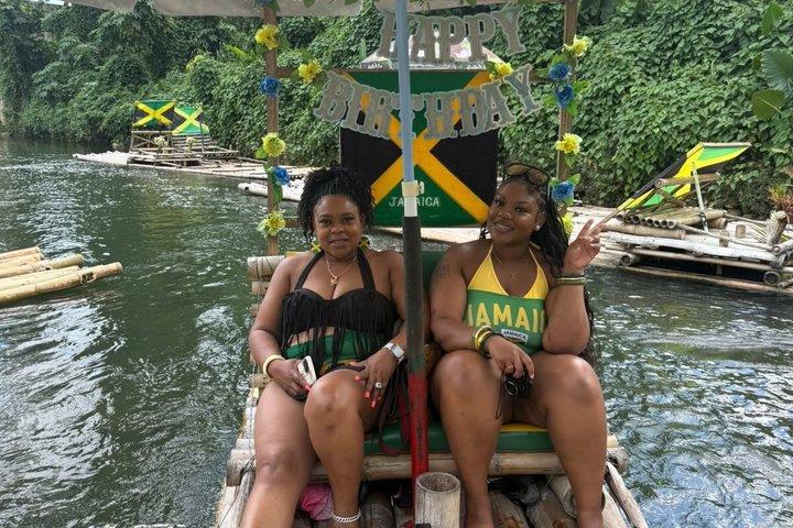 Montego Bay: Bamboo Rafting & Limestone Massage