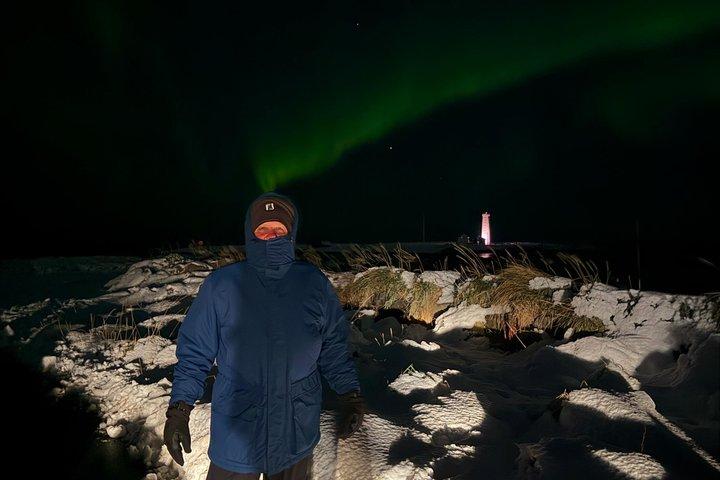 レイキャビク少人数グループで見るオーロラとココア付き写真撮影ツアー