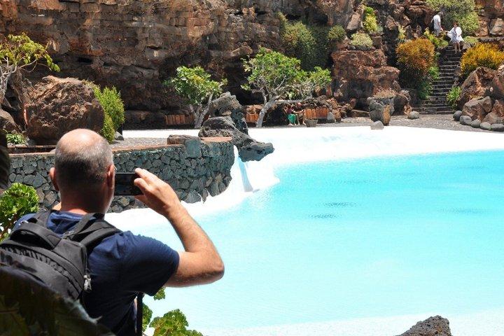 ランサローテ島北部へのツアー：ハメオス デル アグアとクエバ デ ロス ベルデス