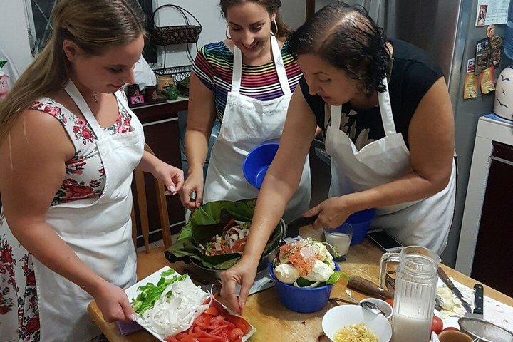 Visite privée du marché de Mérida et cours de cuisine yucatèque avec Sofia