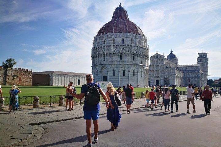Cycling Pisa highlights & hidden treasures - half day tour
