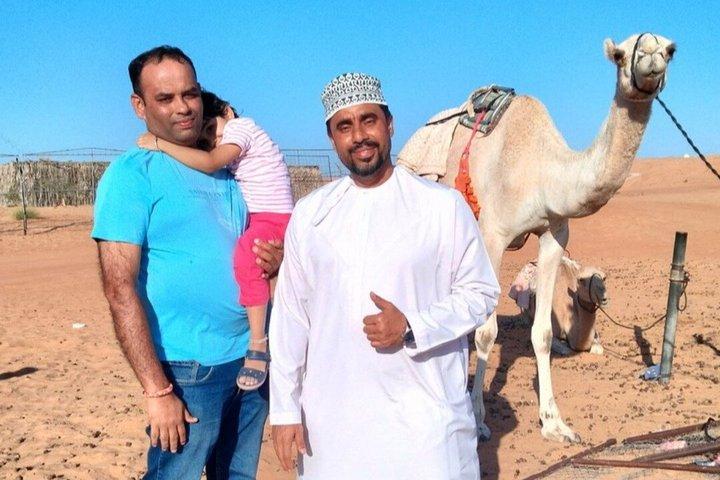 ワディ・バニ・ハリド＆ワヒバ・サンド砂漠サンセットツアーのシェア