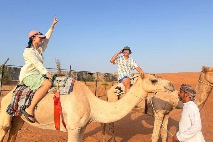 ワディ・バニ・ハリド＆ワヒバ・サンド砂漠サンセットツアーのシェア