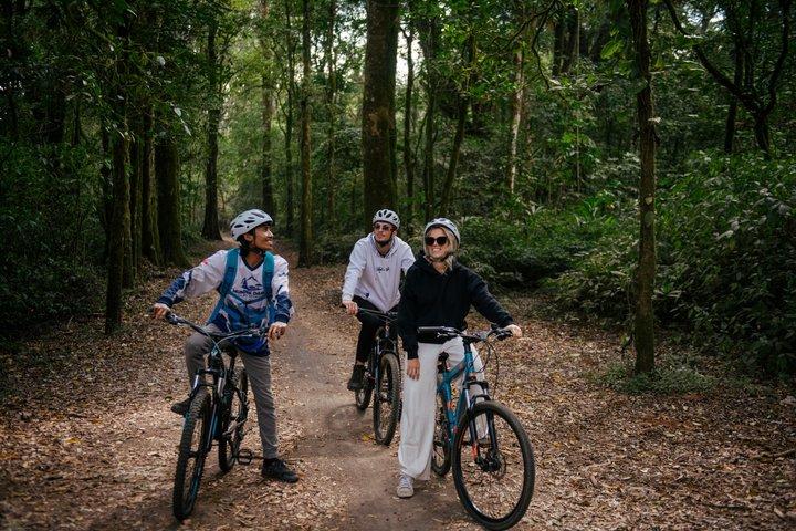 Munduk Divertimento in bicicletta e Twin Lake Adventure con canoa Tamblingan