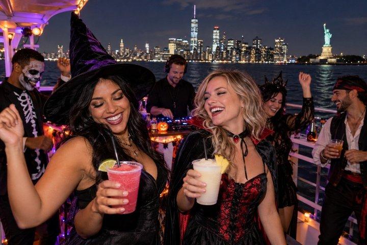 NYC Halloween Night Cruise med udsigt til skyline og Frihedsgudinden