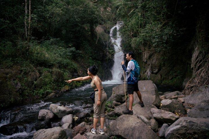 ムンドクの隠された5つの滝：秘密の北バリ自然アドベンチャー