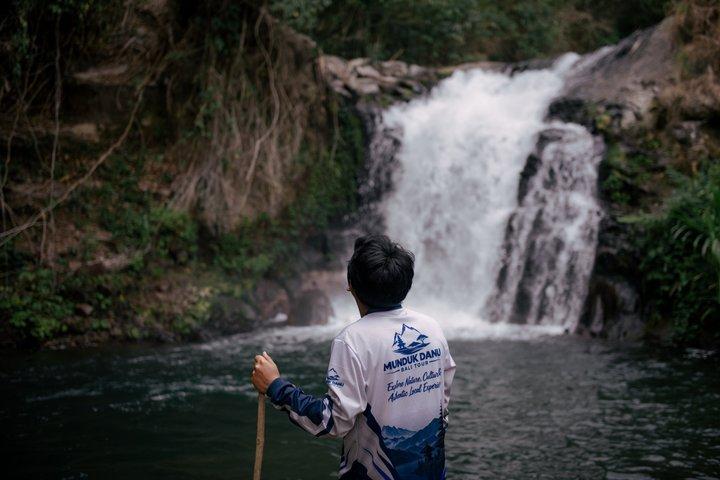 ムンドクの隠された5つの滝：秘密の北バリ自然アドベンチャー
