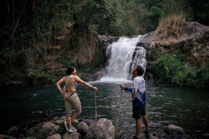 ムンドクの隠された5つの滝：秘密の北バリ自然アドベンチャー
