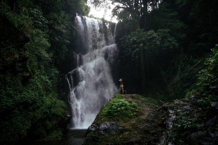 ムンドクの隠された5つの滝：秘密の北バリ自然アドベンチャー