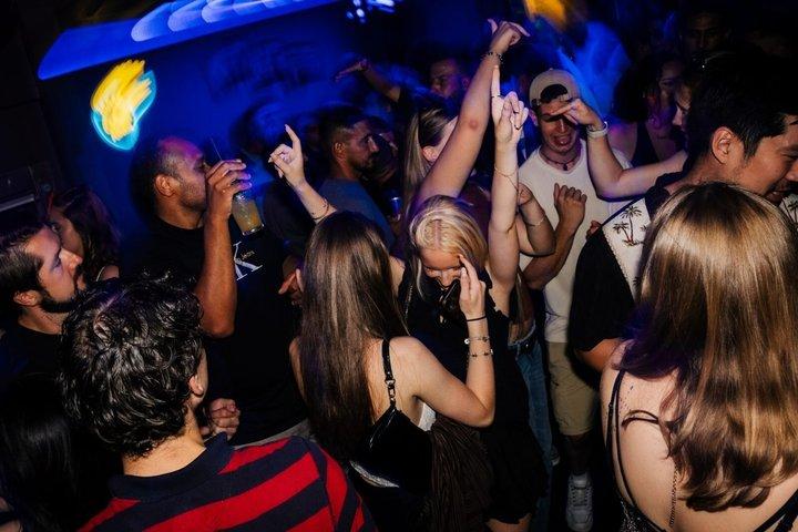 Frankfurt Nightlife Tour: 4 Venues, Shots & Club Entry