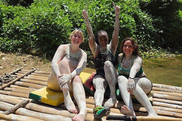 Montego Bay: Bamboo Rafting & Limestone Massage