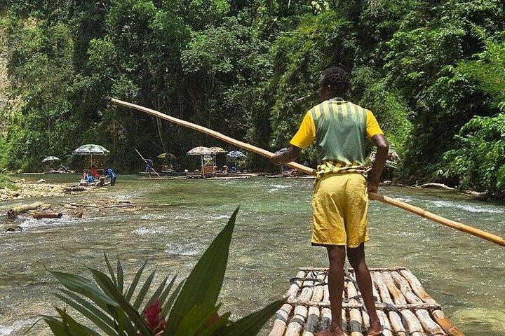 Montego Bay: Bamboo Rafting & Limestone Massage