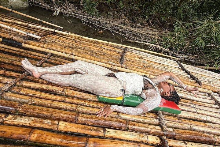 Montego Bay: Bamboo Rafting & Limestone Massage