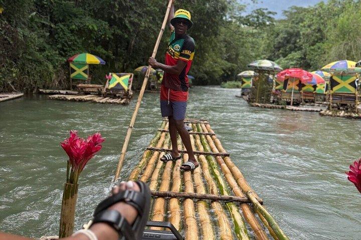 Montego Bay: Bamboo Rafting & Limestone Massage