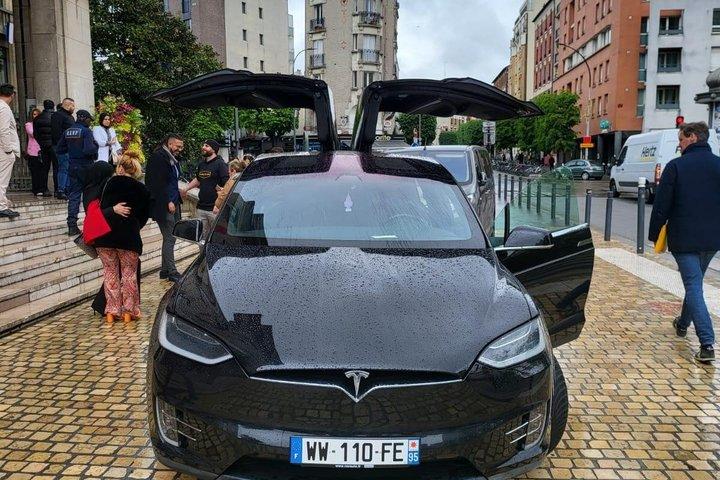 Tesla Flughafentransfer in Paris