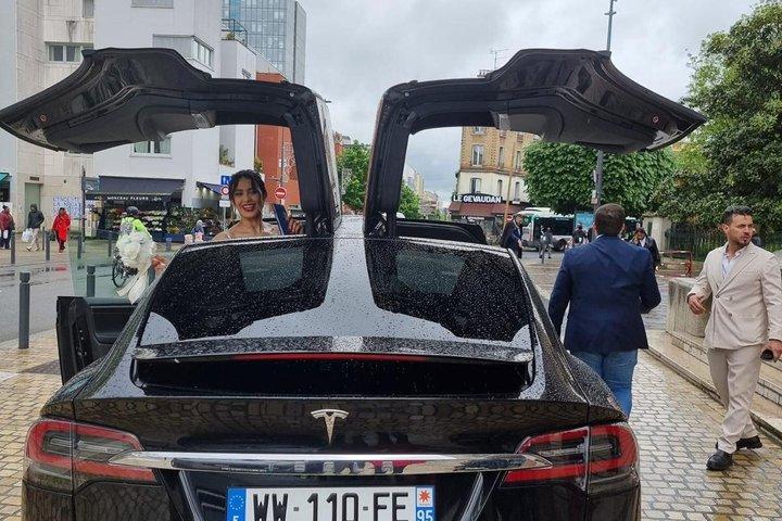 Tesla Flughafentransfer in Paris