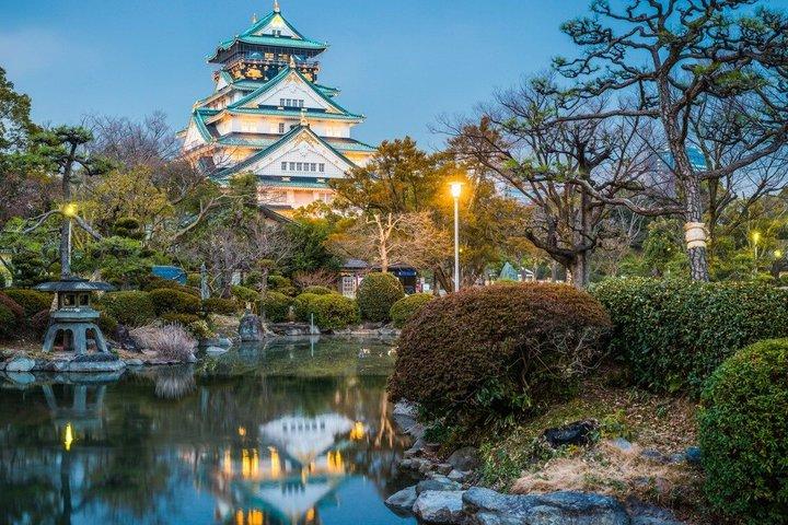 Private Osaka Castle Night Walk and Guided Tour