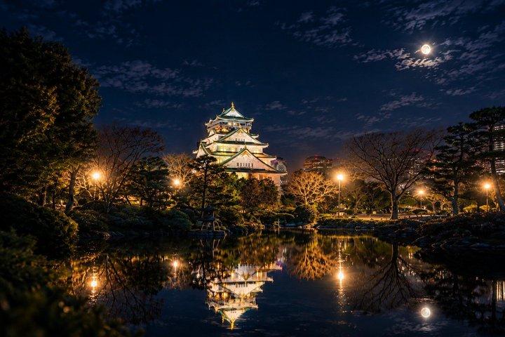Private Osaka Castle Night Walk and Guided Tour