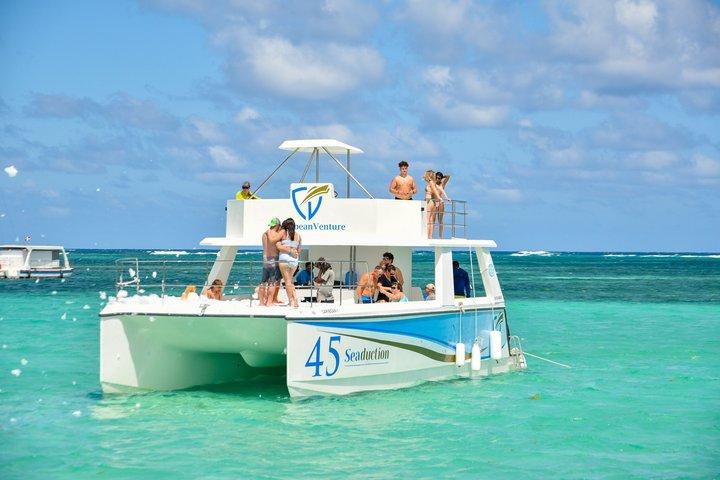 Private Punta Cana Boat Cruise with Brunch and Drinks