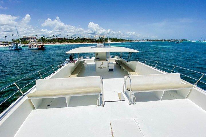 Private Punta Cana Boat Cruise with Brunch and Drinks