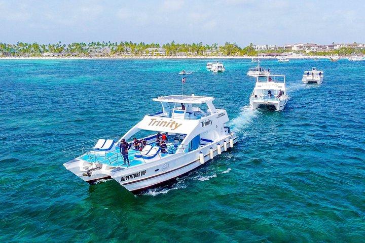Private Punta Cana Boat Cruise with Brunch and Drinks