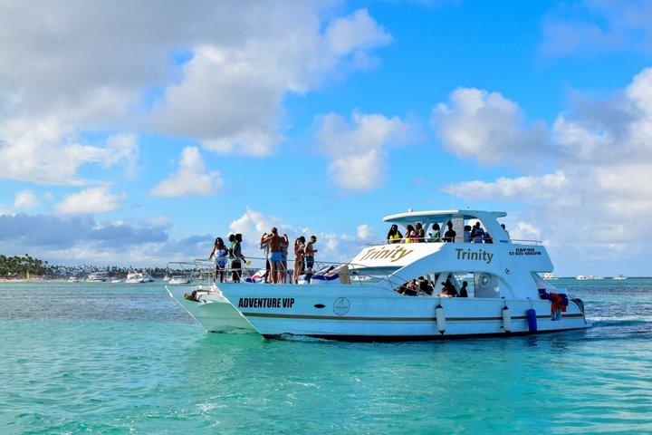 Private Punta Cana Boat Cruise with Brunch and Drinks