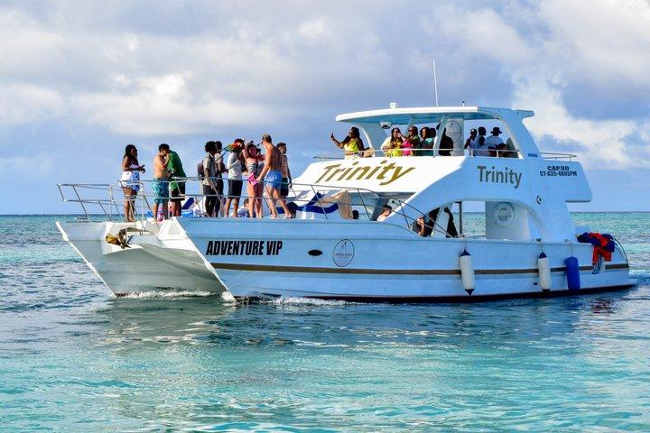 Private Punta Cana Boat Cruise with Brunch and Drinks