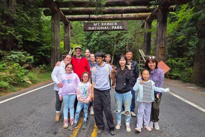 シアトル発マウントレーニア国立公園小グループツアー