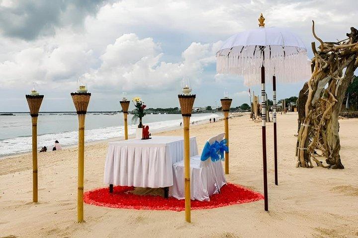 Romantic Seafood Dinner Jimbaran beach include Transfers
