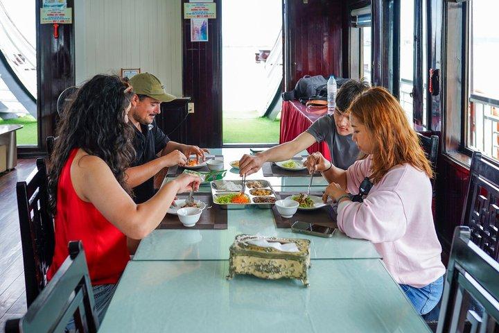 ハロン湾＆ニンビン文化遺産エスケープ：3日間2泊