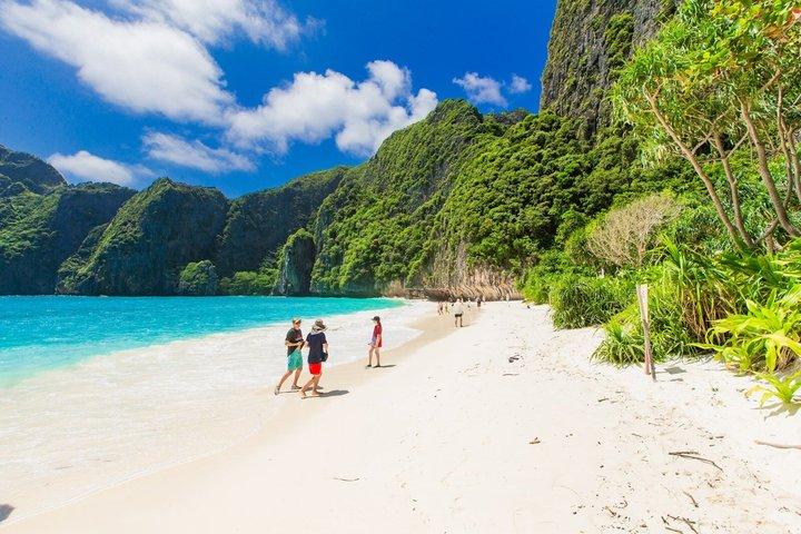 プーケット諸島カタマラン日帰りツアーでジェームズ・ボンドとピーピーへ