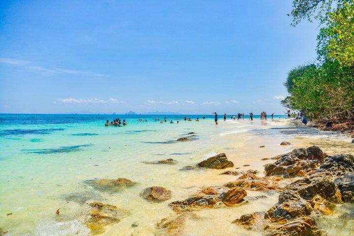 プーケット諸島カタマラン日帰りツアーでジェームズ・ボンドとピーピーへ