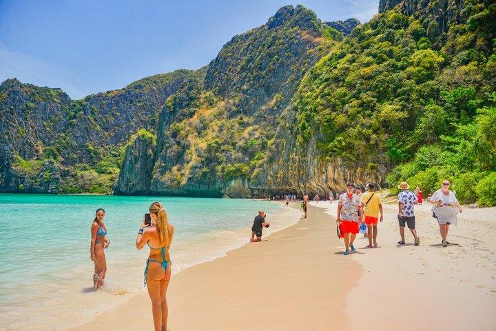 プーケット諸島カタマラン日帰りツアーでジェームズ・ボンドとピーピーへ