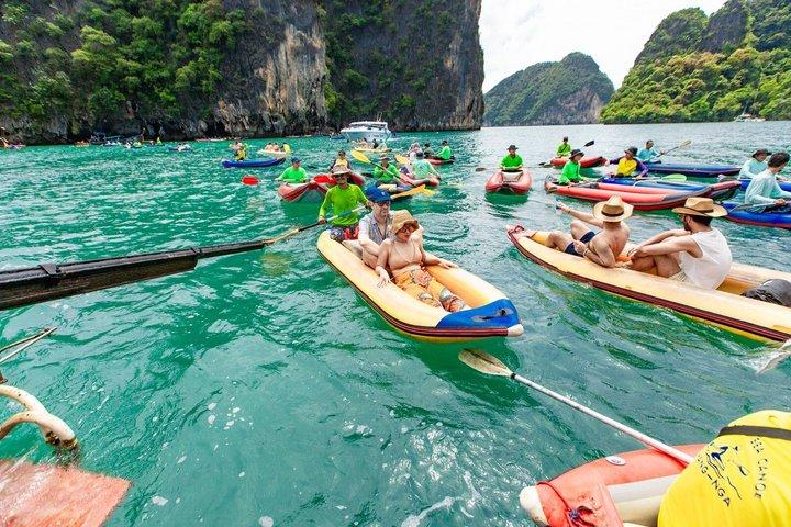 プーケット諸島カタマラン日帰りツアーでジェームズ・ボンドとピーピーへ