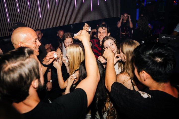 ベルリンナイトライフツアー：4つの会場、ショット＆クラブ入場