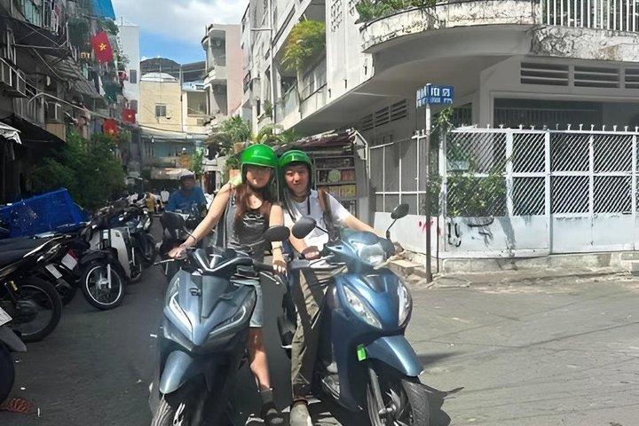 サイゴンの裏通り、隠れた路地、そしてバイクで巡る地元生活