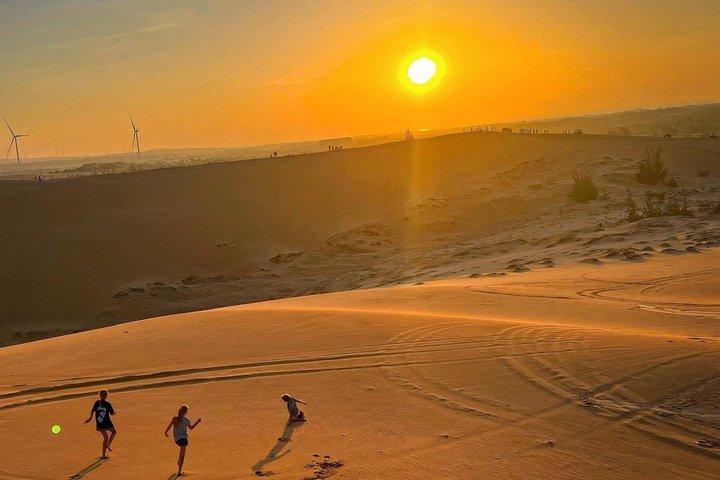 ホーチミン：息をのむような夕日とともにムイネの砂丘への最高の日帰り旅行